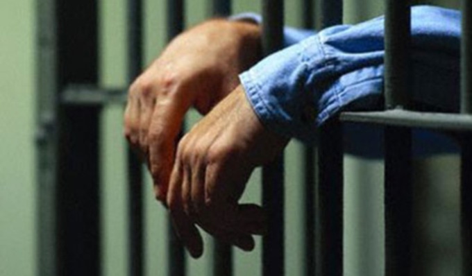 Lo trovano al bar in compagnia di amici, dai domiciliari 24enne finisce in carcere