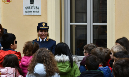 I bambini delle elementari in gita alla Questura di Cremona