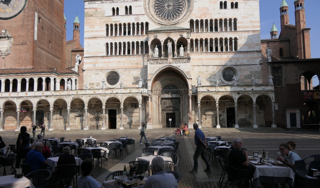 Slow Tour Padano, il nuovo viaggio di Patrizio Roversi sulle tracce della Maestria italiana – Prima Cremona
