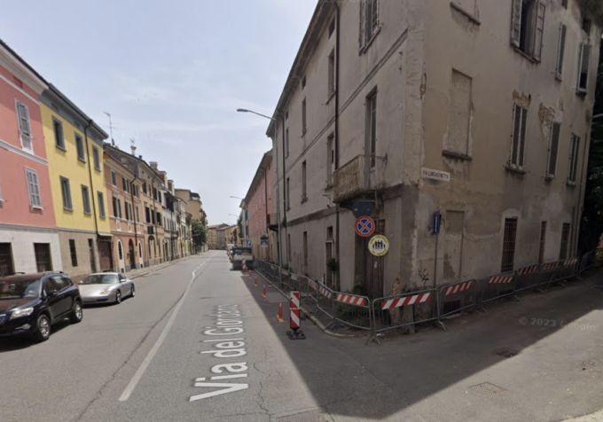 Si mette alla guida drogato e fa un incidente, motociclista 49enne nei guai