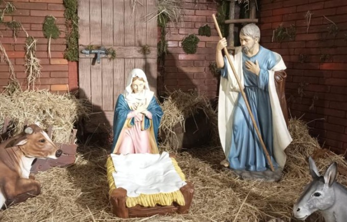 Giocano con la statuetta del Gesù Bambino del Presepe e la rompono, identificati 15 minorenni