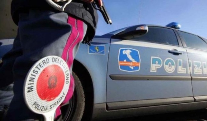Fermati al casello dell’autostrada con un chilo di droga, a casa ne avevano altri 10