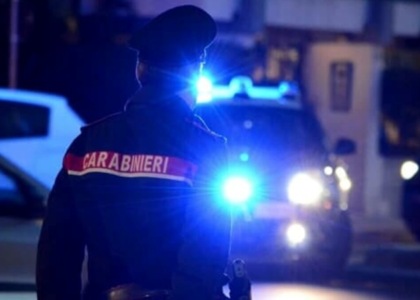 Scappa all’alt dei Carabinieri e tenta di investire i militari con lo scooter: denunciato 37enne