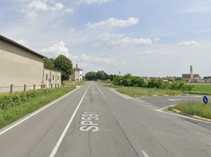 Camionista non si accorge dell’auto in arrivo e la travolge, 64enne in ospedale