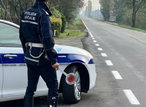 Non si ferma al posto di blocco e scappa, 70enne cremasco beccato con l’eroina
