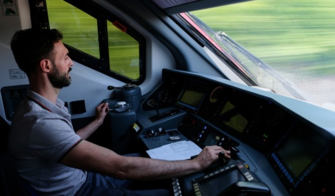Trenord seleziona nuovi macchinisti, i requisiti richiesti e le info per candidarsi
