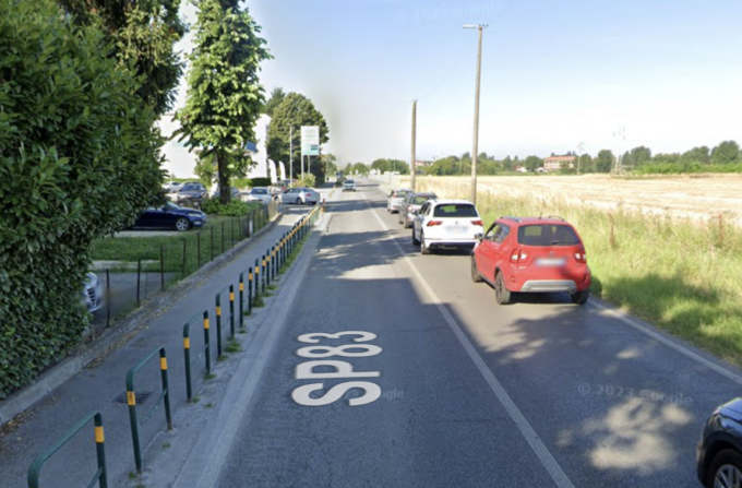 Con l’auto sulla pista ciclabile, 75enne trasportato in ospedale a Cremona
