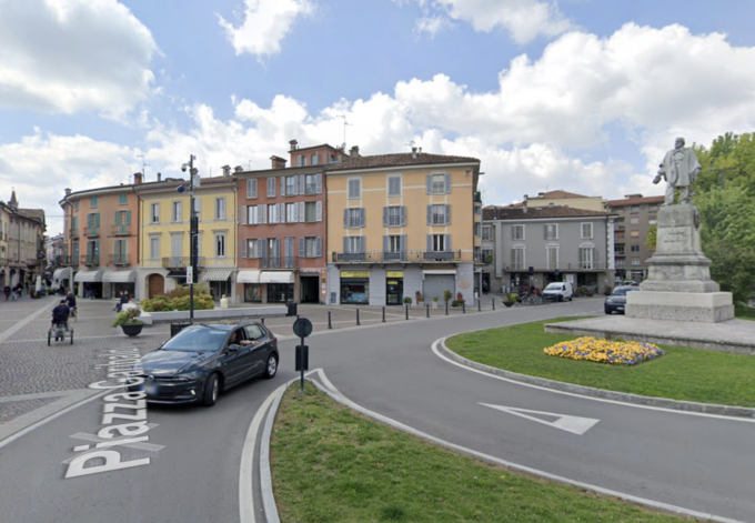 Schiamazzi e musica a palla a Crema, 19enne insulta i Carabinieri intervenuti