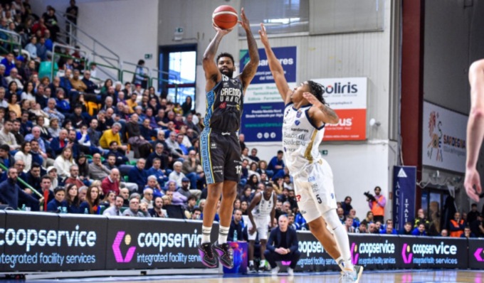La Vanoli Cremona torna da Sassari con una sconfitta: al PalaSerradimigni finisce 86-80