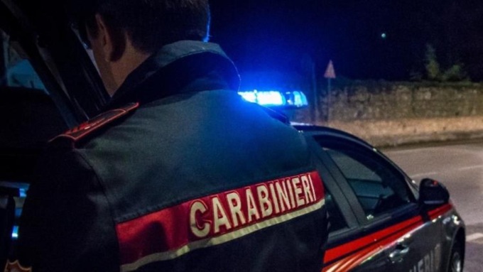 Colpisce e ferisce un carabiniere, la serata alcolica di un 35enne finisce in denuncia