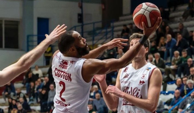 La Juvi Ferraroni cade al PalaRadi contro Riviera Banca Rimini 58-64