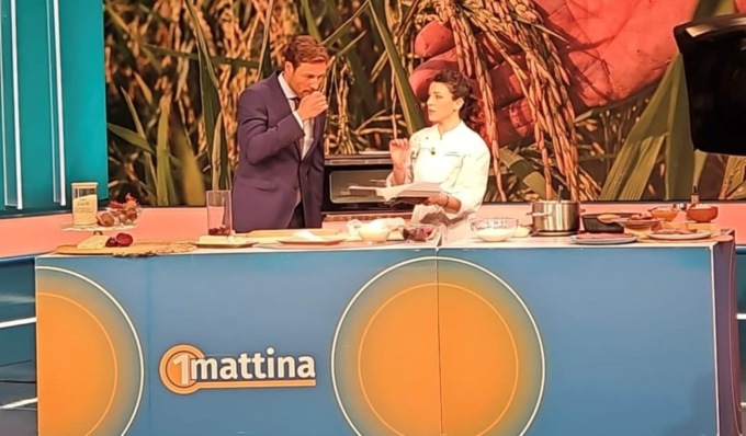 Elisa Mignani, cuoca contadina, torna a UnoMattina per mostrare come valorizzare il riso in cucina