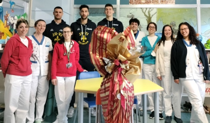 Un uovo di cioccolato per i bambini della Pediatria dell’Ospedale di Cremona