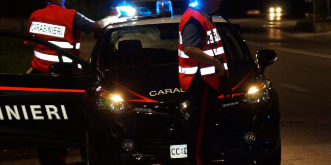 Parte l’inseguimento, conducente perde il controllo del mezzo e si scontra contro la pattuglia