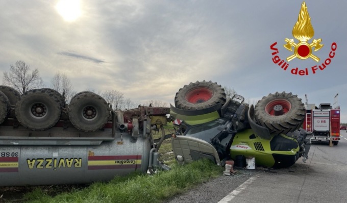Trattore con autocisterna si ribalta sulla Paullese, conducente in ospedale