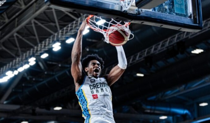 La Virtus Segafredo Bologna si impone davanti al pubblico amico sulla Vanoli Cremona 92-85