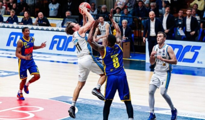 Vanoli Cremona lotta con caparbietà e supera Scafati 68-63