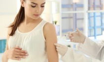 Vaccinarsi in gravidanza protegge mamma e bambino: a Cremona punto vaccinale straordinario