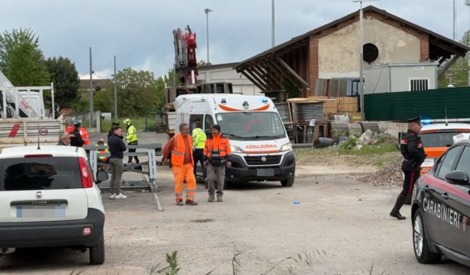Incidente sul lavoro alla stazione di Piadena, operaio colpito da una bobina