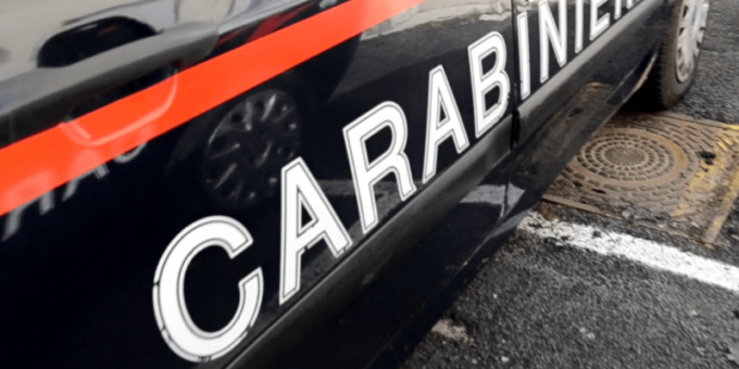 Difende la fidanzata ma viene aggredito: mascella rotta con calci e pugni