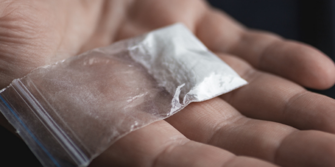 Trovati in possesso di cocaina e hashish: segnalati due uomini alla Prefettura