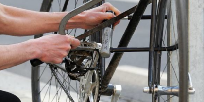 Ruba una bici all’alba: 25enne incastrato dalle telecamere