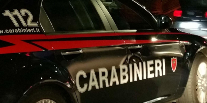 Pattuglia dei Carabinieri si schianta durante l’Inseguimento dell’auto dei truffatori