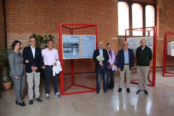A Palazzo Comunale la mostra fotografica “Acqua più preziosa del diamante”