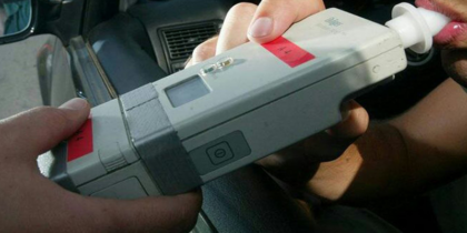 Fermato alla guida in stato di ebbrezza: scatta la denuncia per un 25enne