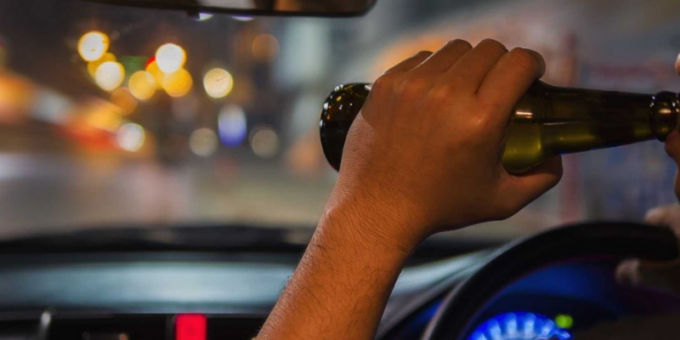 Si rifiuta di sottoporsi al test dell’etilometro, 23enne nei guai