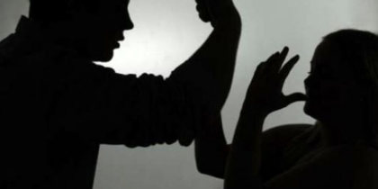Figlio maltratta e minaccia la madre: “Dammi i soldi per la droga”
