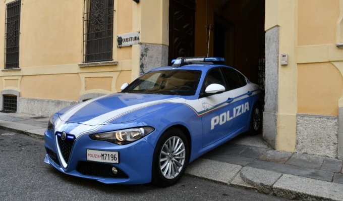 Minacce e richieste di denaro per presunti debiti, consegna le chiavi dell’auto al suo estorsore