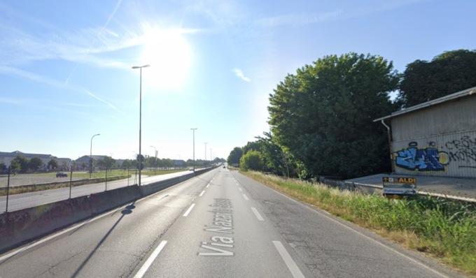 Incidente sulla Tangenziale, in moto contro un’auto: ferite serie per un 17enne