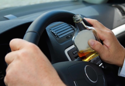 Causa un incidente in stato di ebbrezza, 68enne finisce nei guai