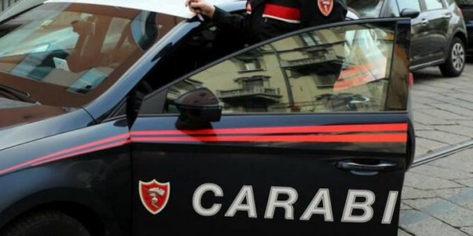 Incidente stradale, ex Carabiniere salva coppia di anziani finita nel canale