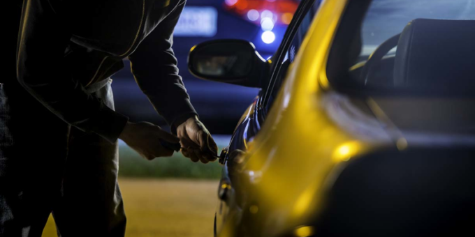 Denuncia il furto della sua auto dopo aver causato un incidente stradale: 42enne nei guai