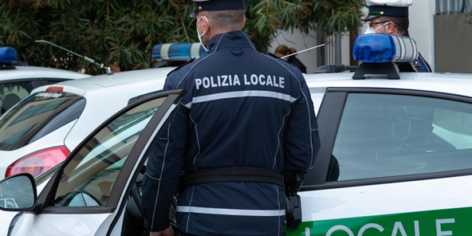 L’ombrello gli trafigge la gola, preoccupazione per il 75enne ferito, in Ospedale in gravi condizioni