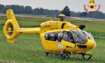 Cade da uno scaffale che poi gli piomba addosso, operaio 58enne in ospedale in elisoccorso