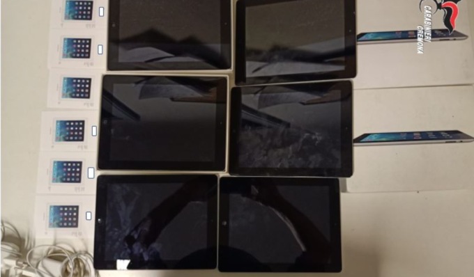 Sei tablet rubati in una scuola ritrovati all’interno di una soffitta
