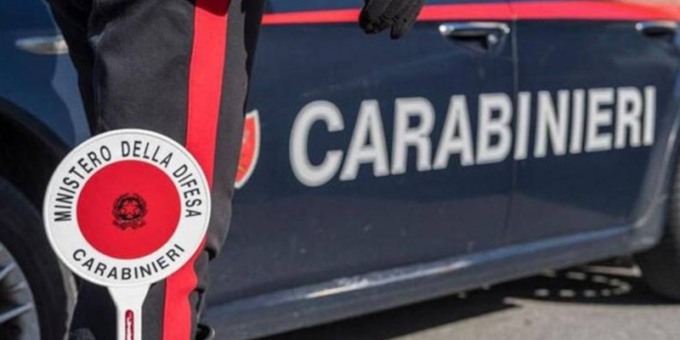 Nascondeva un coltello multiuso di 14 centimetri, 22enne nei guai