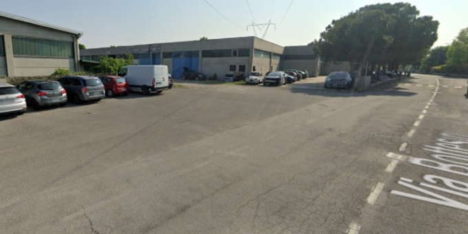 Colpito da un infarto, 64enne trovato senza vita in carrozzeria