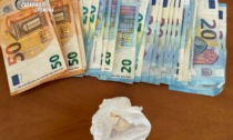 Nascondeva 11 grammi di cocaina e 900 euro, 33enne denunciato per spaccio