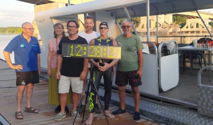 L’impresa straordinaria di Walter D’Angelo, 100 km a nuoto nel Po da Cremona a Bagnolo San Vito