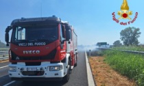 Incendio sterpaglie in A21, il fumo invade le corsie di marcia