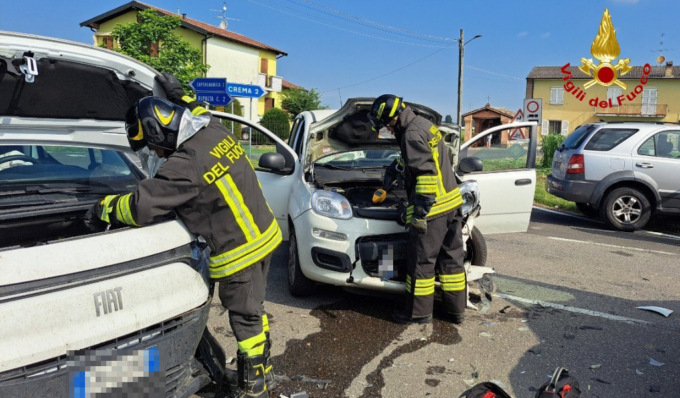 Schianto tra auto e furgone: tre feriti, tra cui una bimba di un anno