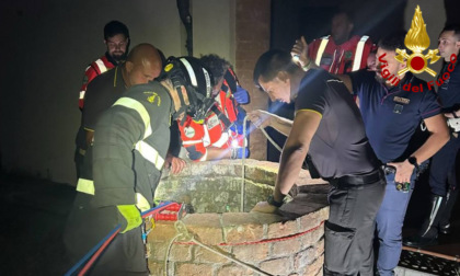 Giovane cade in un pozzo privato a Cremona, salvato dai Vigili del Fuoco