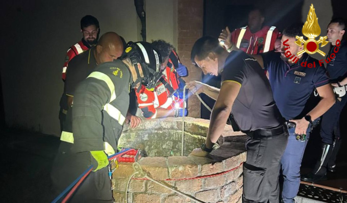 Giovane cade in un pozzo privato a Cremona, salvato dai Vigili del Fuoco