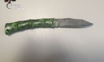 In giro di notte con un coltello in tasca, scatta la denuncia per un 26enne