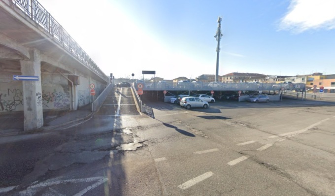 Pulizia straordinaria del piano terra del parcheggio multipiano adiacente al piazzale delle ex tramvie