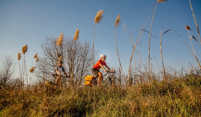 Terra Fiume, al via il festival delle ciclovie cremonesi: tra settembre e ottobre escursioni in bici ed eventi culturali